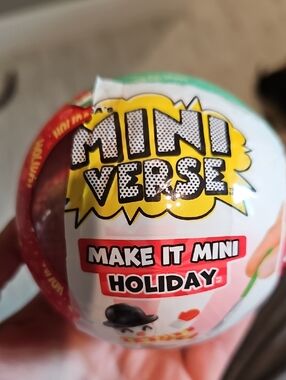 Miniverse "Make It Mini Holiday" Surprise Ball